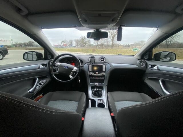 Черный Форд Мондео, объемом двигателя 1.6 л и пробегом 250 тыс. км за 7000 $, фото 6 на Automoto.ua