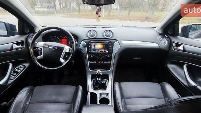 Чорний Форд Мондео, об'ємом двигуна 1.56 л та пробігом 277 тис. км за 8200 $, фото 23 на Automoto.ua