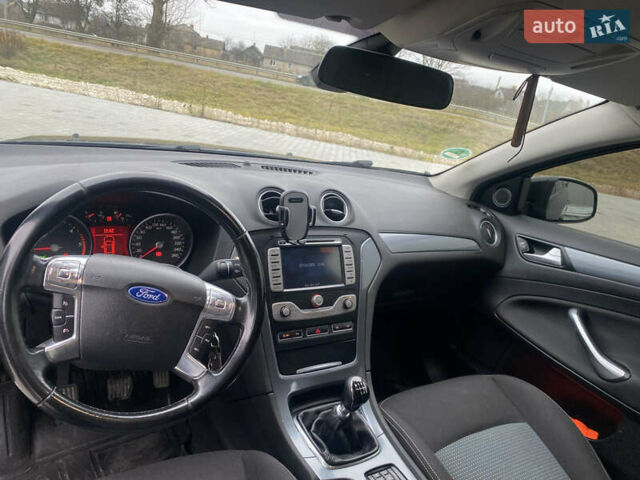 Черный Форд Мондео, объемом двигателя 1.6 л и пробегом 250 тыс. км за 7000 $, фото 8 на Automoto.ua