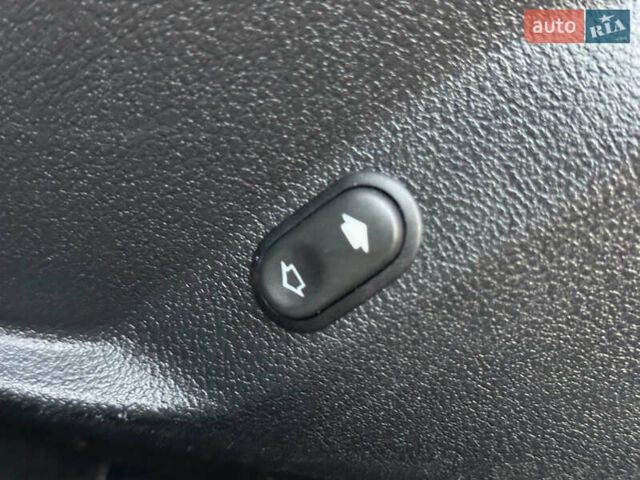 Черный Форд Мондео, объемом двигателя 1.6 л и пробегом 232 тыс. км за 8899 $, фото 39 на Automoto.ua