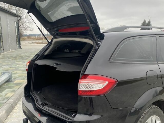 Черный Форд Мондео, объемом двигателя 1.6 л и пробегом 250 тыс. км за 7000 $, фото 7 на Automoto.ua