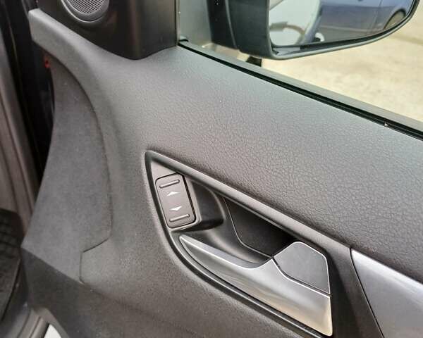 Черный Форд Мондео, объемом двигателя 1.6 л и пробегом 147 тыс. км за 8000 $, фото 26 на Automoto.ua