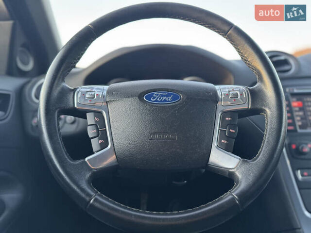 Черный Форд Мондео, объемом двигателя 1.6 л и пробегом 232 тыс. км за 8899 $, фото 44 на Automoto.ua