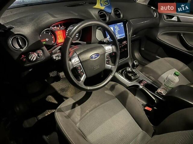 Черный Форд Мондео, объемом двигателя 2.02 л и пробегом 280 тыс. км за 7300 $, фото 13 на Automoto.ua