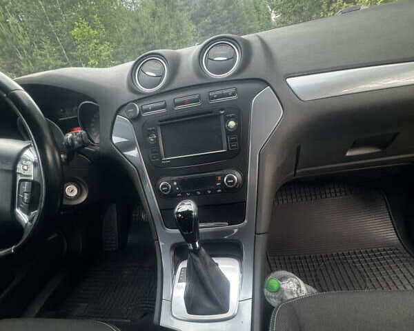 Черный Форд Мондео, объемом двигателя 2 л и пробегом 300 тыс. км за 7100 $, фото 5 на Automoto.ua