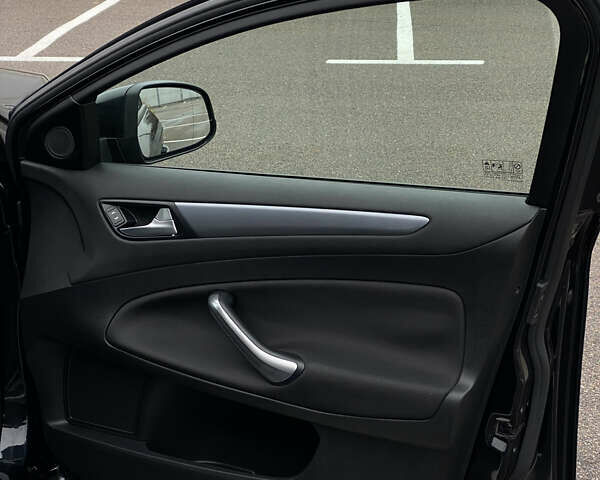 Чорний Форд Мондео, об'ємом двигуна 1.6 л та пробігом 190 тис. км за 7100 $, фото 45 на Automoto.ua