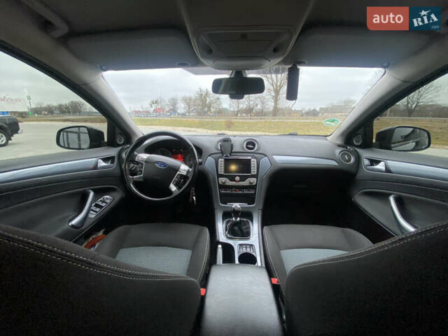 Черный Форд Мондео, объемом двигателя 1.6 л и пробегом 250 тыс. км за 7000 $, фото 7 на Automoto.ua