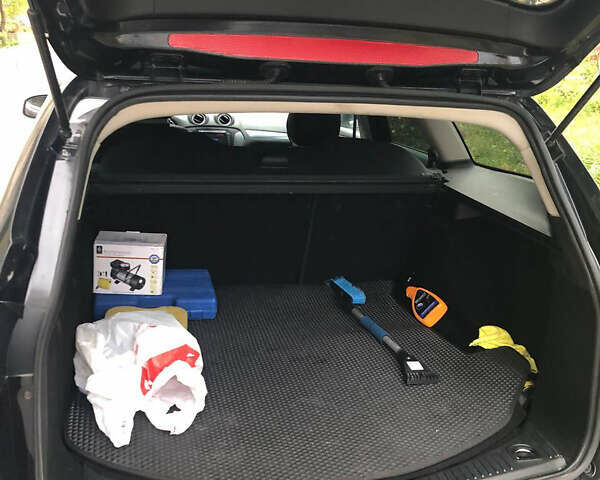 Черный Форд Мондео, объемом двигателя 1.6 л и пробегом 237 тыс. км за 7700 $, фото 9 на Automoto.ua