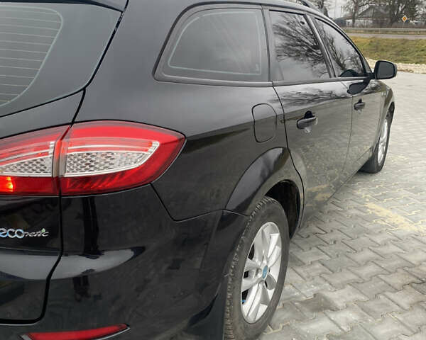 Черный Форд Мондео, объемом двигателя 1.6 л и пробегом 250 тыс. км за 7000 $, фото 5 на Automoto.ua