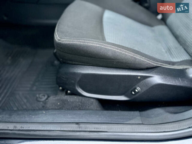 Черный Форд Мондео, объемом двигателя 1.56 л и пробегом 380 тыс. км за 5900 $, фото 23 на Automoto.ua