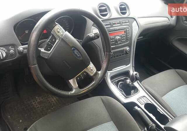 Черный Форд Мондео, объемом двигателя 2 л и пробегом 345 тыс. км за 7500 $, фото 6 на Automoto.ua