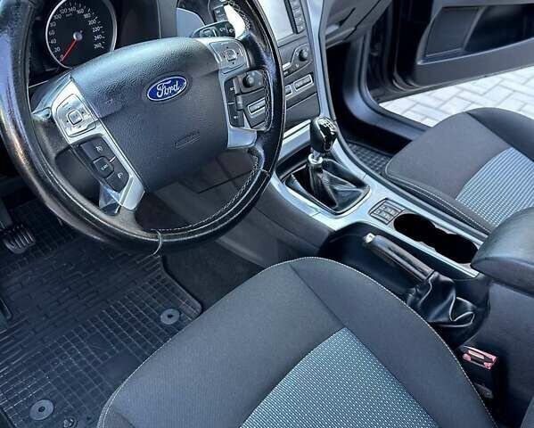 Черный Форд Мондео, объемом двигателя 2 л и пробегом 300 тыс. км за 8200 $, фото 6 на Automoto.ua