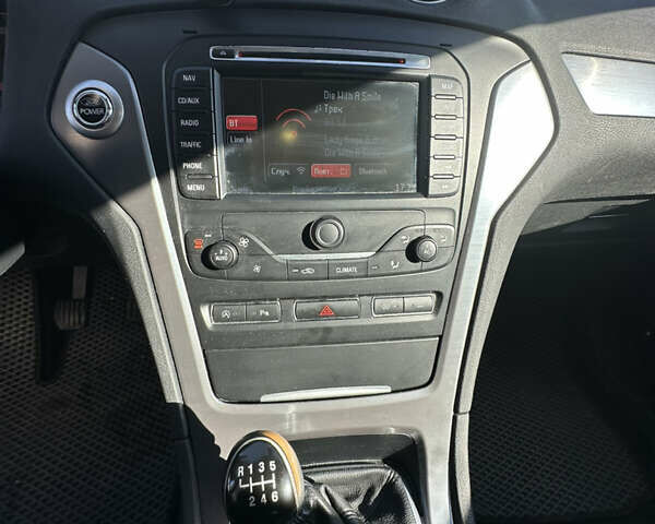 Черный Форд Мондео, объемом двигателя 1.56 л и пробегом 330 тыс. км за 7999 $, фото 9 на Automoto.ua