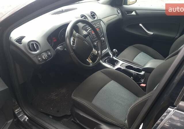 Черный Форд Мондео, объемом двигателя 2 л и пробегом 345 тыс. км за 7500 $, фото 5 на Automoto.ua