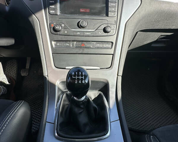 Черный Форд Мондео, объемом двигателя 1.56 л и пробегом 330 тыс. км за 7999 $, фото 10 на Automoto.ua