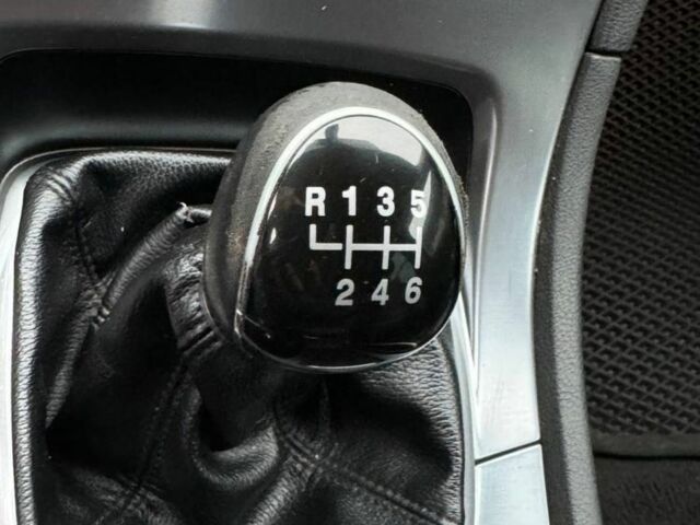 Черный Форд Мондео, объемом двигателя 1.6 л и пробегом 300 тыс. км за 7400 $, фото 11 на Automoto.ua