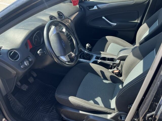 Черный Форд Мондео, объемом двигателя 1.6 л и пробегом 263 тыс. км за 7400 $, фото 9 на Automoto.ua