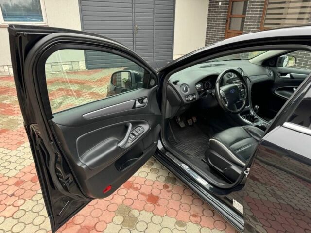 Черный Форд Мондео, объемом двигателя 1.6 л и пробегом 300 тыс. км за 7400 $, фото 13 на Automoto.ua