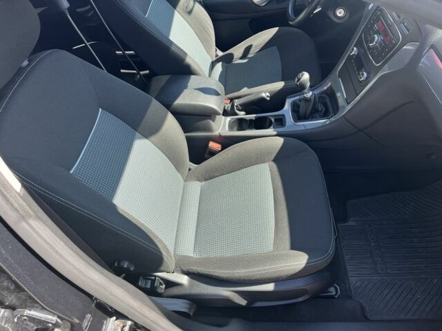 Черный Форд Мондео, объемом двигателя 1.6 л и пробегом 263 тыс. км за 7500 $, фото 19 на Automoto.ua