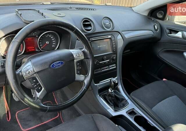 Черный Форд Мондео, объемом двигателя 1.6 л и пробегом 198 тыс. км за 9000 $, фото 11 на Automoto.ua