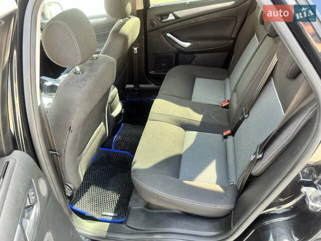 Черный Форд Мондео, объемом двигателя 2 л и пробегом 320 тыс. км за 7400 $, фото 8 на Automoto.ua