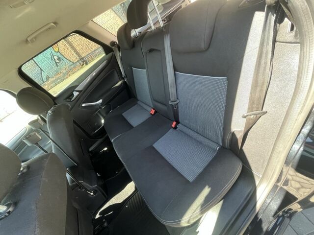 Черный Форд Мондео, объемом двигателя 1.6 л и пробегом 263 тыс. км за 7400 $, фото 17 на Automoto.ua