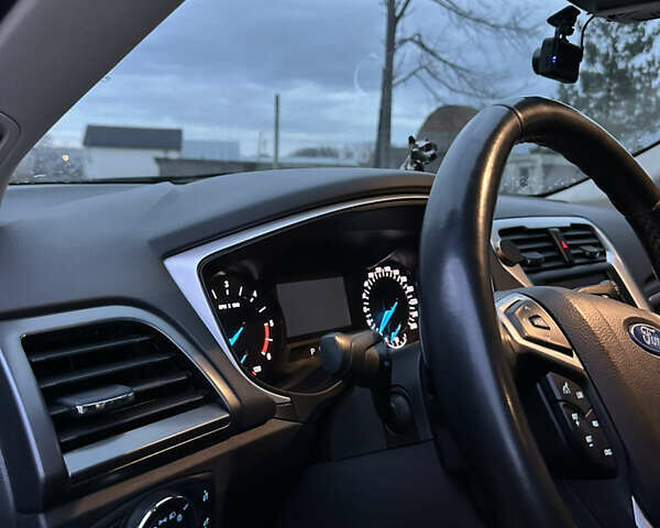 Черный Форд Мондео, объемом двигателя 2 л и пробегом 300 тыс. км за 10000 $, фото 8 на Automoto.ua