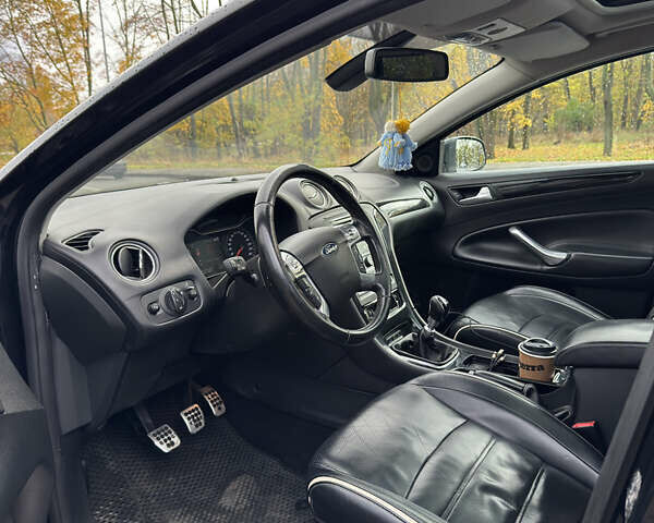 Черный Форд Мондео, объемом двигателя 2.18 л и пробегом 418 тыс. км за 12000 $, фото 31 на Automoto.ua