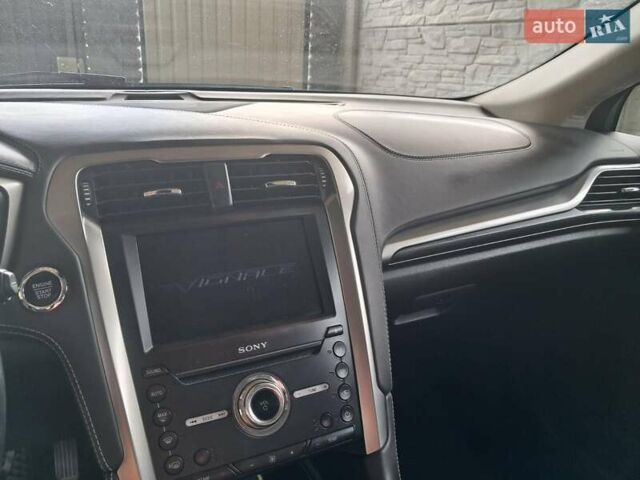 Черный Форд Мондео, объемом двигателя 2 л и пробегом 180 тыс. км за 15000 $, фото 4 на Automoto.ua