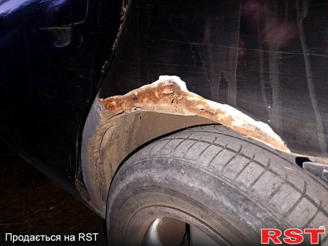 Черный Форд Мондео, объемом двигателя 1.8 л и пробегом 290 тыс. км за 1100 $, фото 4 на Automoto.ua