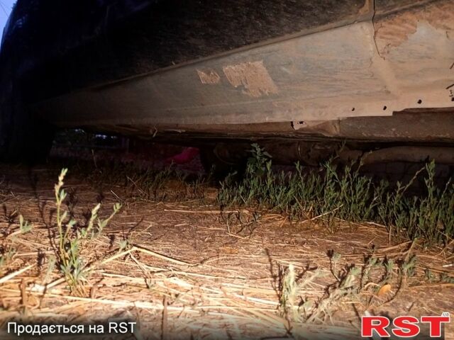 Черный Форд Мондео, объемом двигателя 1.8 л и пробегом 290 тыс. км за 1100 $, фото 2 на Automoto.ua