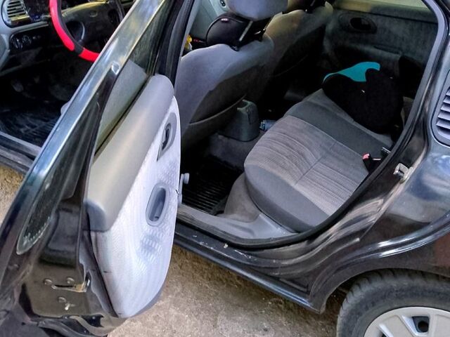 Чорний Форд Мондео, об'ємом двигуна 1.8 л та пробігом 390 тис. км за 2700 $, фото 4 на Automoto.ua