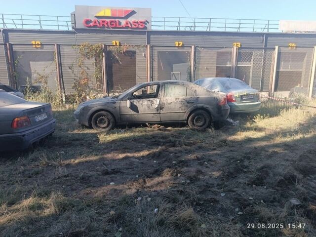 Черный Форд Мондео, объемом двигателя 2 л и пробегом 320 тыс. км за 4000 $, фото 3 на Automoto.ua