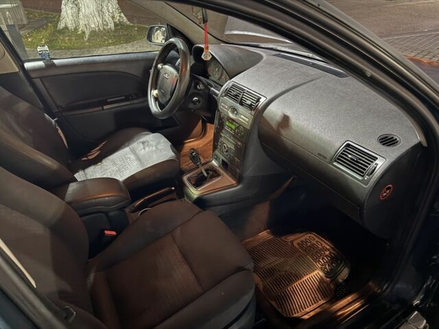 Чорний Форд Мондео, об'ємом двигуна 2 л та пробігом 180 тис. км за 1400 $, фото 6 на Automoto.ua