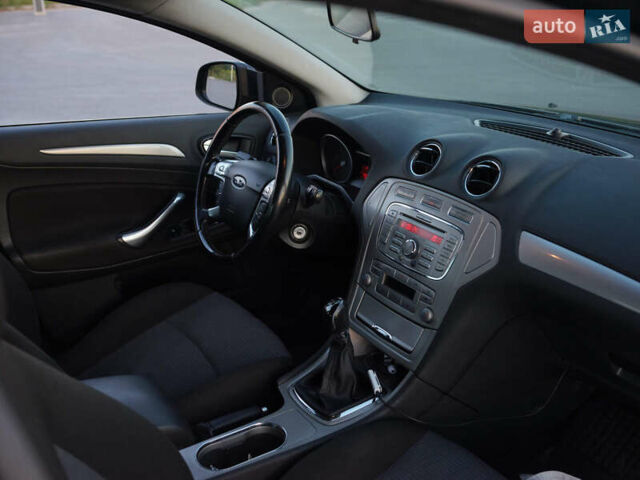 Черный Форд Мондео, объемом двигателя 1.75 л и пробегом 410 тыс. км за 5700 $, фото 24 на Automoto.ua