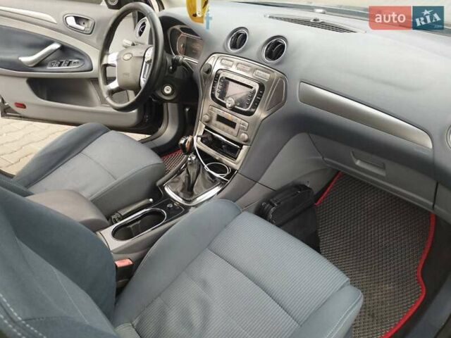 Чорний Форд Мондео, об'ємом двигуна 1.75 л та пробігом 300 тис. км за 5500 $, фото 9 на Automoto.ua