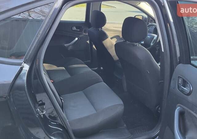 Чорний Форд Мондео, об'ємом двигуна 2 л та пробігом 305 тис. км за 5000 $, фото 5 на Automoto.ua