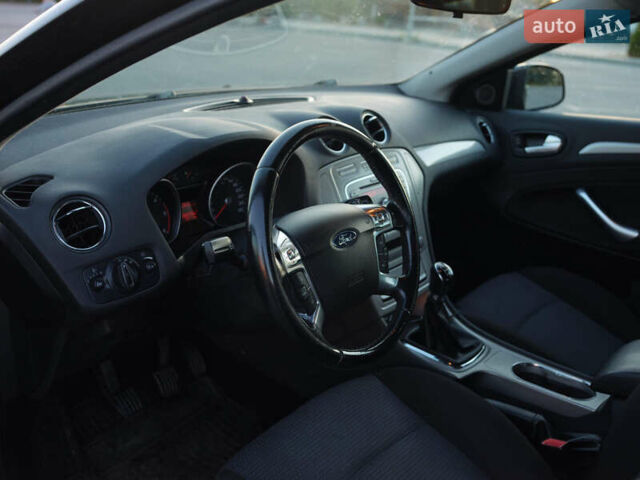 Черный Форд Мондео, объемом двигателя 1.75 л и пробегом 410 тыс. км за 5700 $, фото 16 на Automoto.ua