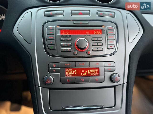 Чорний Форд Мондео, об'ємом двигуна 2 л та пробігом 266 тис. км за 6499 $, фото 32 на Automoto.ua