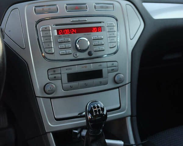 Черный Форд Мондео, объемом двигателя 1.75 л и пробегом 410 тыс. км за 5700 $, фото 19 на Automoto.ua