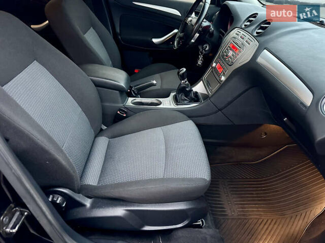 Чорний Форд Мондео, об'ємом двигуна 2 л та пробігом 266 тис. км за 6499 $, фото 25 на Automoto.ua