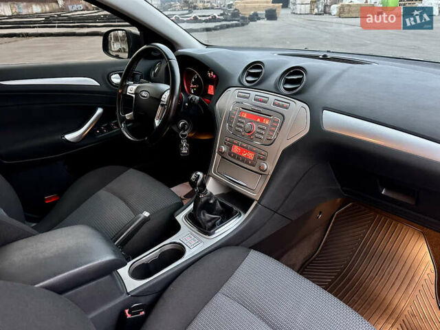 Чорний Форд Мондео, об'ємом двигуна 2 л та пробігом 266 тис. км за 6499 $, фото 24 на Automoto.ua