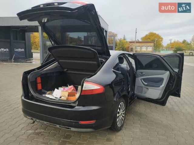 Чорний Форд Мондео, об'ємом двигуна 1.75 л та пробігом 300 тис. км за 5500 $, фото 10 на Automoto.ua