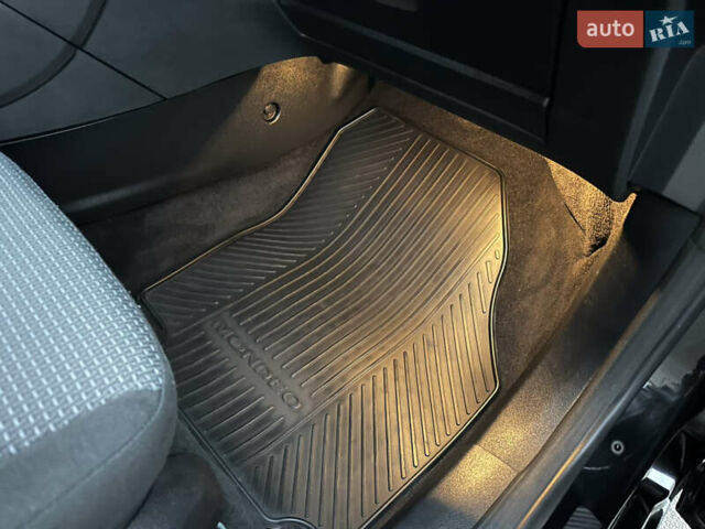 Чорний Форд Мондео, об'ємом двигуна 2 л та пробігом 266 тис. км за 6499 $, фото 26 на Automoto.ua