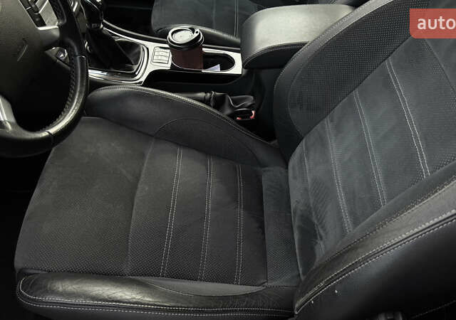 Чорний Форд Мондео, об'ємом двигуна 2 л та пробігом 204 тис. км за 6999 $, фото 33 на Automoto.ua