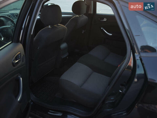 Черный Форд Мондео, объемом двигателя 1.75 л и пробегом 410 тыс. км за 5700 $, фото 20 на Automoto.ua