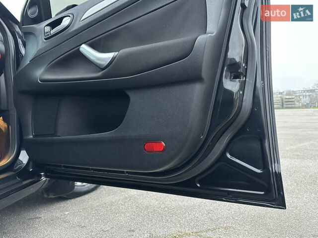 Чорний Форд Мондео, об'ємом двигуна 2 л та пробігом 266 тис. км за 6499 $, фото 27 на Automoto.ua