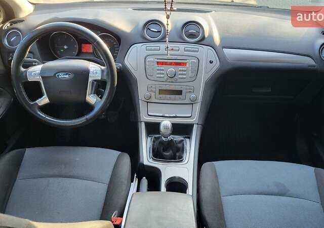 Чорний Форд Мондео, об'ємом двигуна 2 л та пробігом 305 тис. км за 5000 $, фото 10 на Automoto.ua