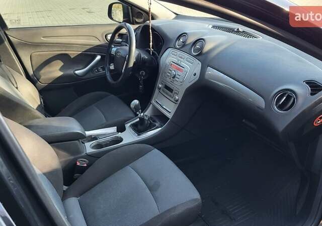 Чорний Форд Мондео, об'ємом двигуна 2 л та пробігом 305 тис. км за 5000 $, фото 3 на Automoto.ua