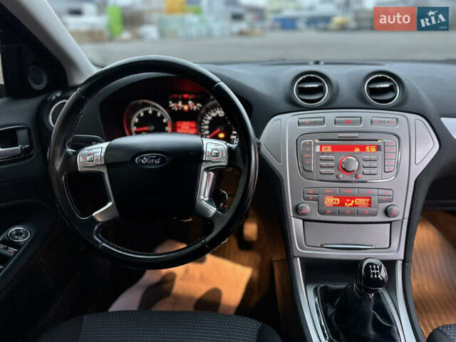 Чорний Форд Мондео, об'ємом двигуна 2 л та пробігом 266 тис. км за 6499 $, фото 30 на Automoto.ua